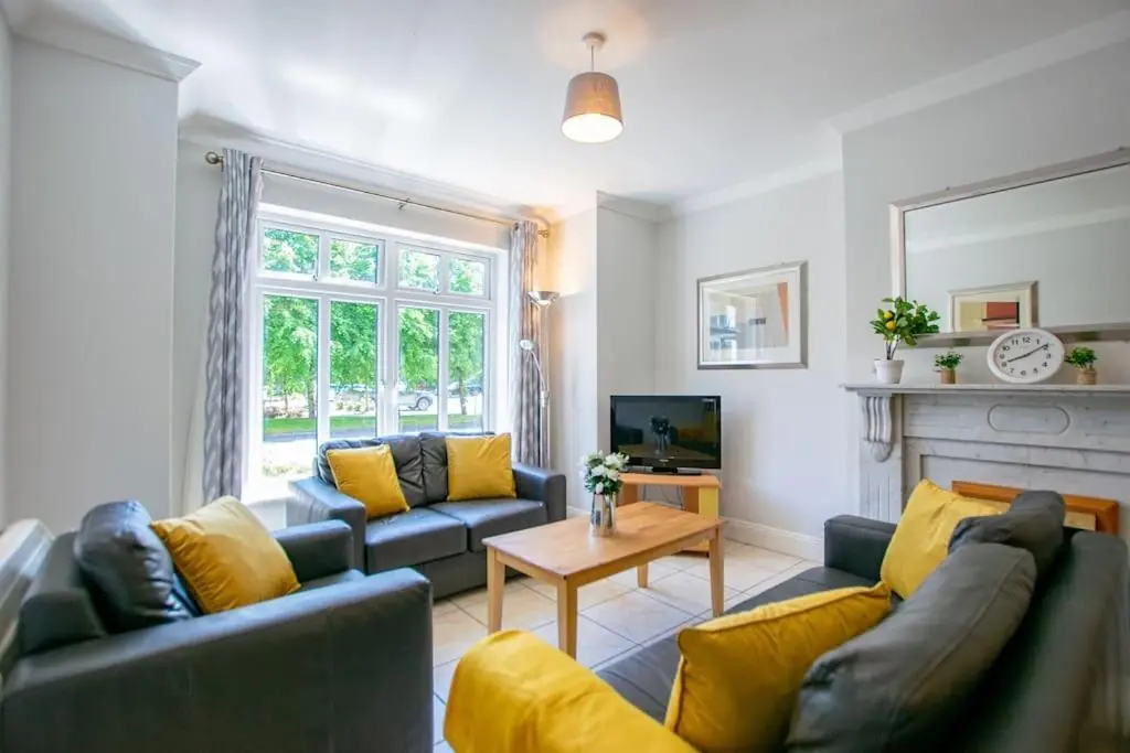 83 - Superb Townhouse by Shortstays