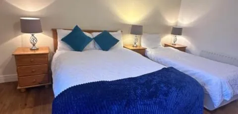 A Cosy Spacious Retreat with High Ceilings Glen Cottage