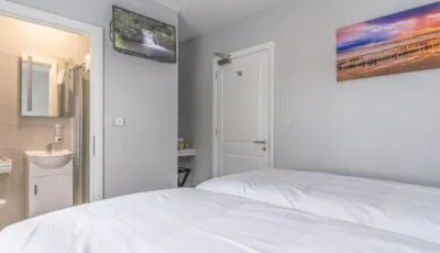 Burrows Lodge, Tramore Beach Room 5