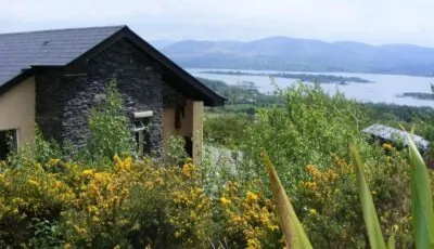 Charming Two Bedroom Cottage with Magnificent Sea Views. 10 minutes from Kenmare