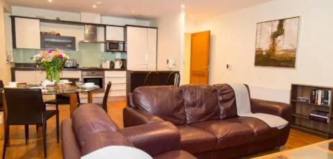 City 3 Bedroom Ensuited apartment with parking