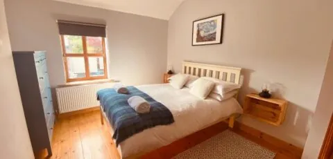 Cosy 3 bedroom townhouse with wood pellet stove