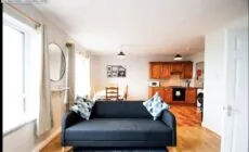 Cosy, Cute and Modern Apartment steps to the beach