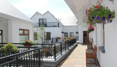 Donegan Court Aparthotel