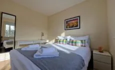 Ensuite Double Room Close to Airport