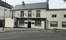 Ewings Bar & Accommodation