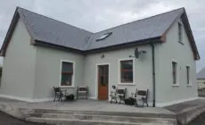Farmhouse-Garden-2minToBeach-Parking-Fireplace-3BR