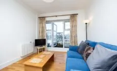 Flat w/ Balcony & Canal view – 4min to station