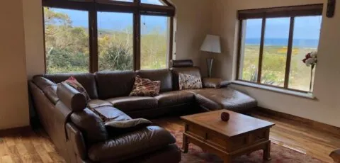 House with sea views close to Beach with WiFi and large kitchen and dining