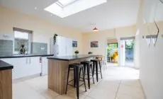 LARGE Modern House, Sleeps 17 with Parking