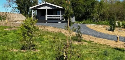 LITTLE ROCK RETREAT Log Cabin with Hot Tub