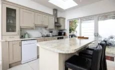 Large 3 Bed family home – 5 min from Train station