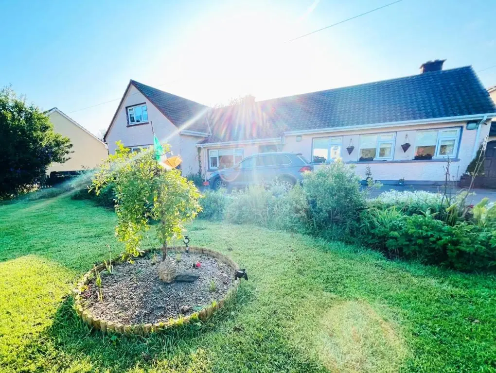 PINEBROOK BnB - 1F Budget Apartment with Shared Bath - 2 room types