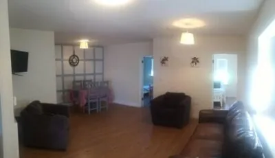 Spacious and warm 2 bedroom apartment sleeps up to 5