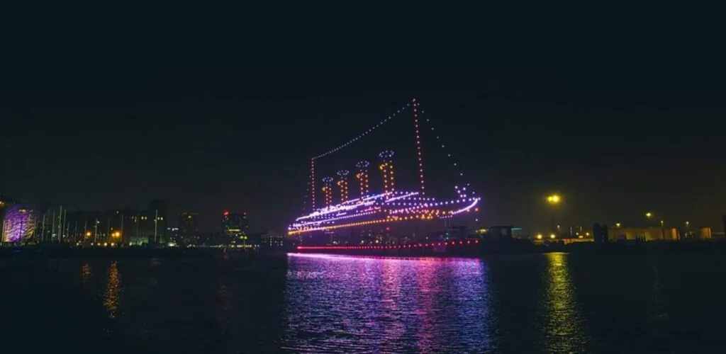 Titanic : 114 ans après, Belfast fait renaître le paquebot dans le ciel