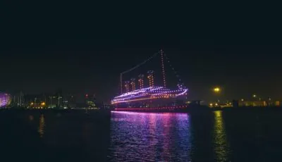 Le Titanic reconstitué par des drones à Belfast