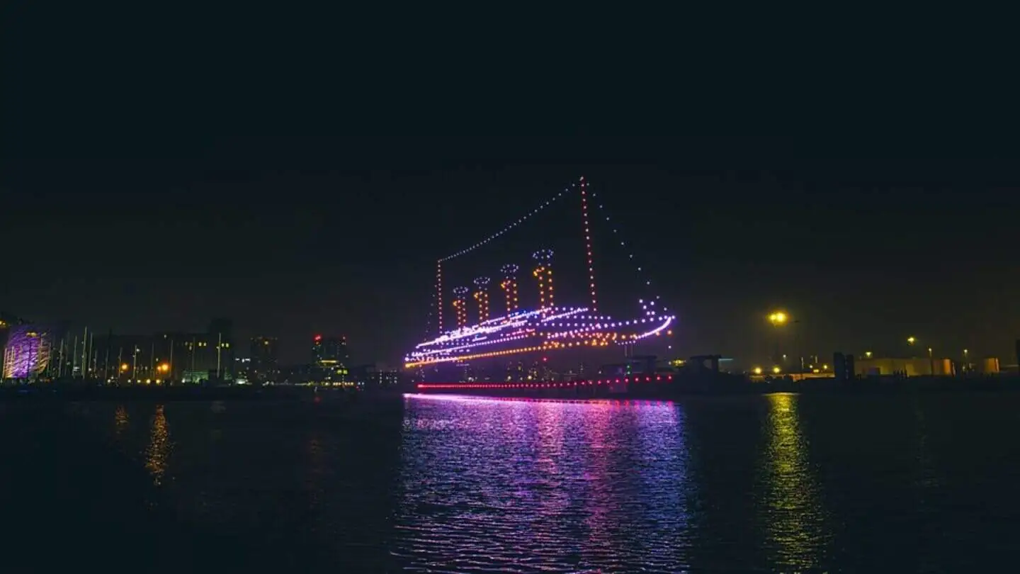 Le Titanic reconstitué par des drones à Belfast