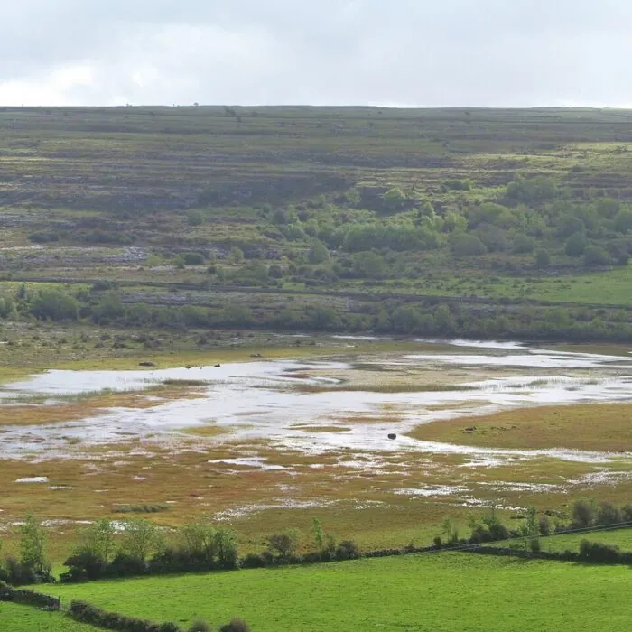 Carran Turlough et Carron Polje près de Carran dans le Burren, comté de Clare