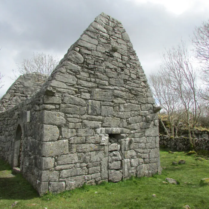 Temple Cronan, ancien oratoire médiéval près de Carran dans le Burren