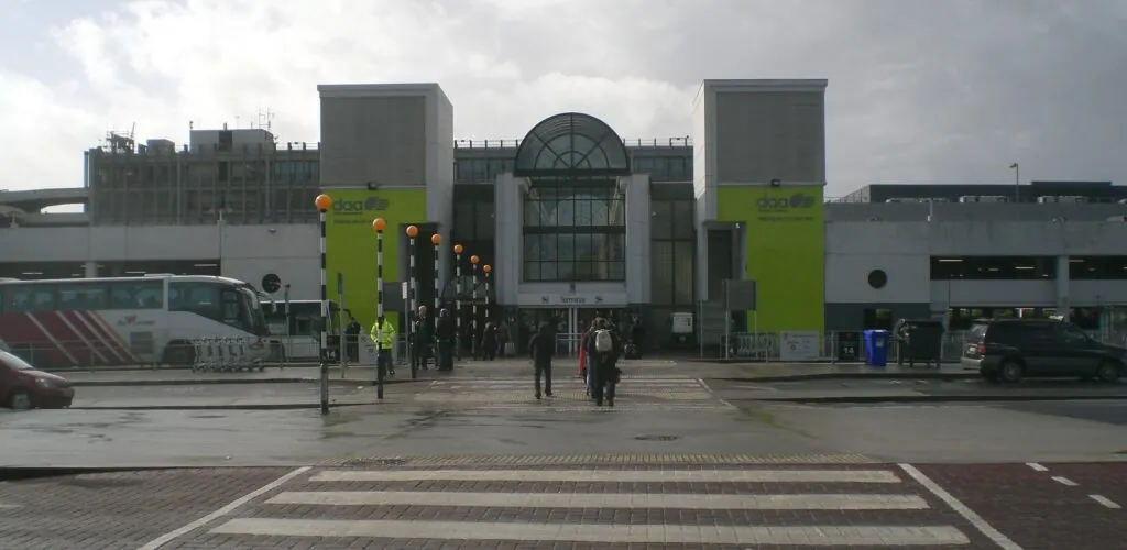 Aéroport de Dublin : un été record, mais les voyageurs ont-ils vraiment moins attendu ?