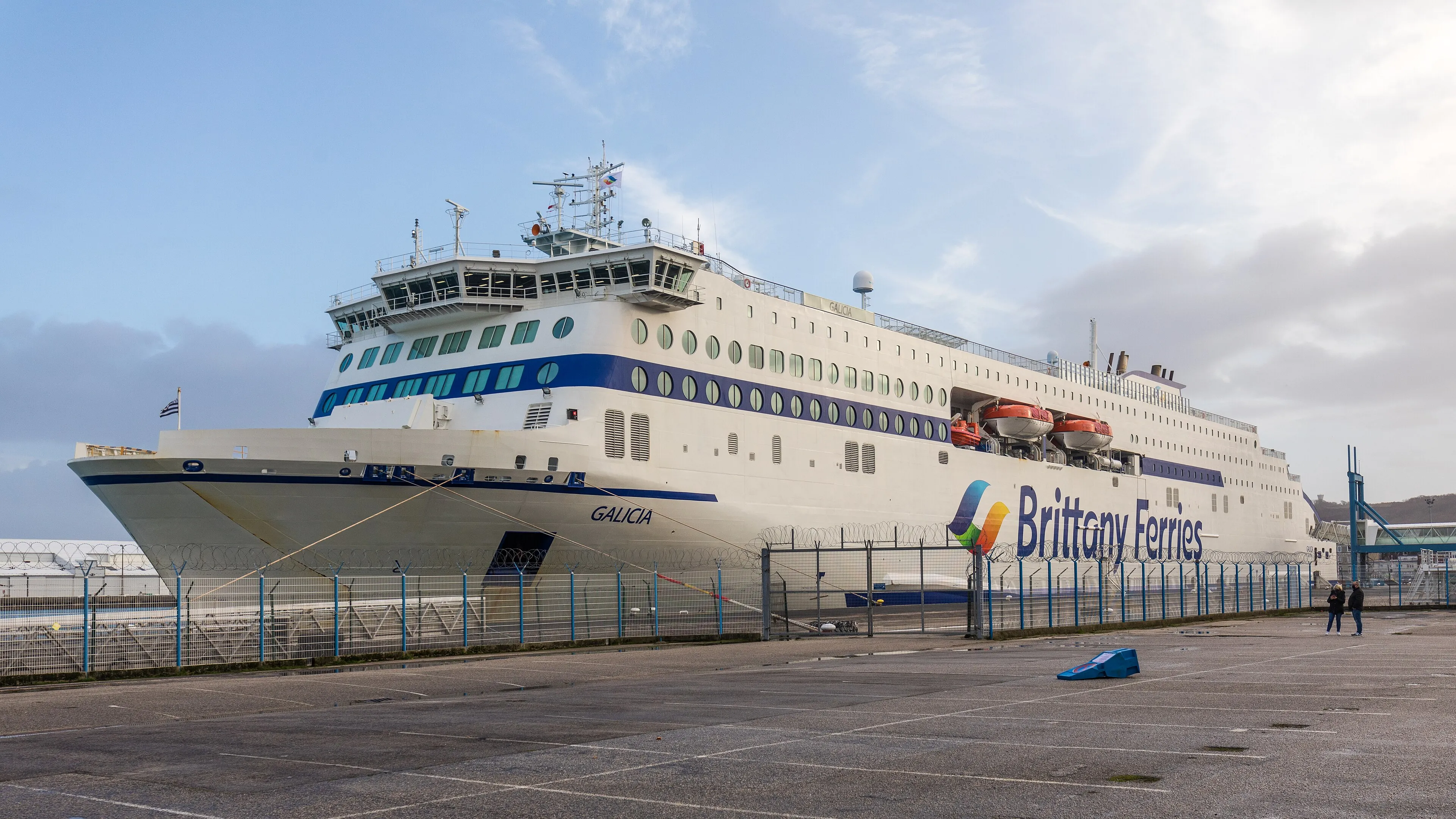 Le ferry Galicia de Brittany Ferries à quai dans le port de Cherbourg