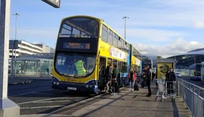 Bus à deux étages de Dublin Bus à l’aéroport de Dublin
