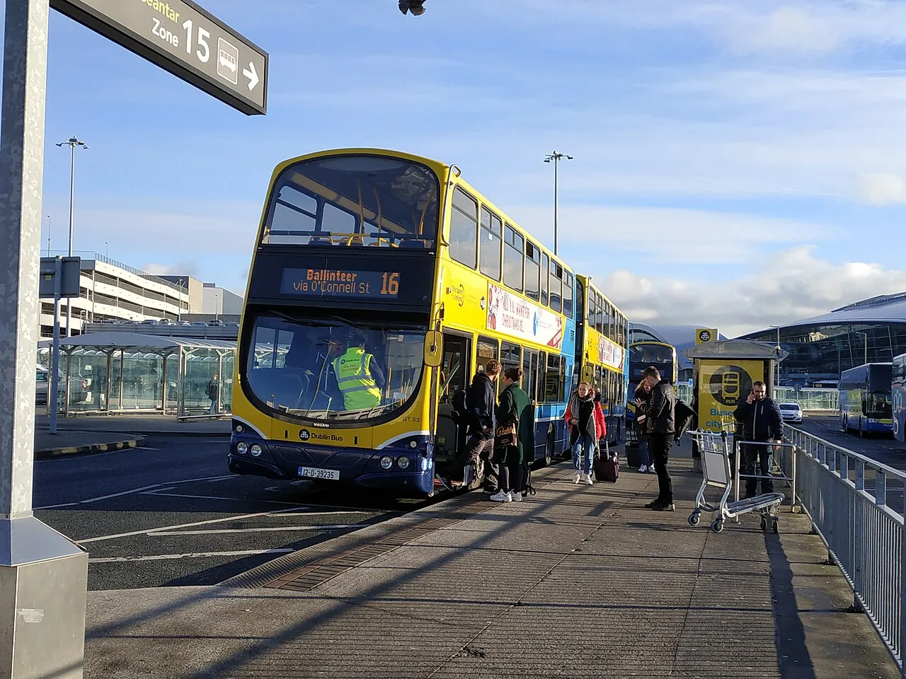 Bus à deux étages de Dublin Bus à l’aéroport de Dublin