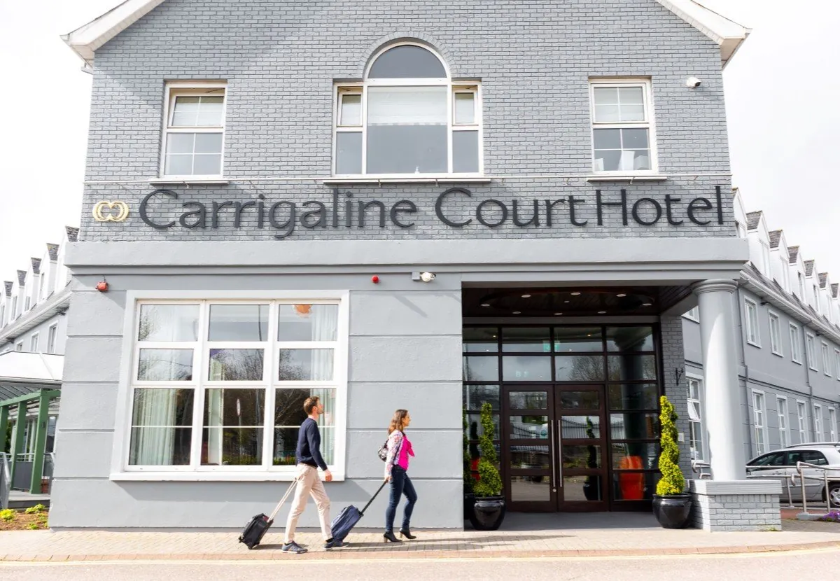 Où dormir près de l’aéroport de Cork ? Cinq hôtels selon votre heure de vol 4 Entrée du Carrigaline Court Hotel, dans le comté de Cork