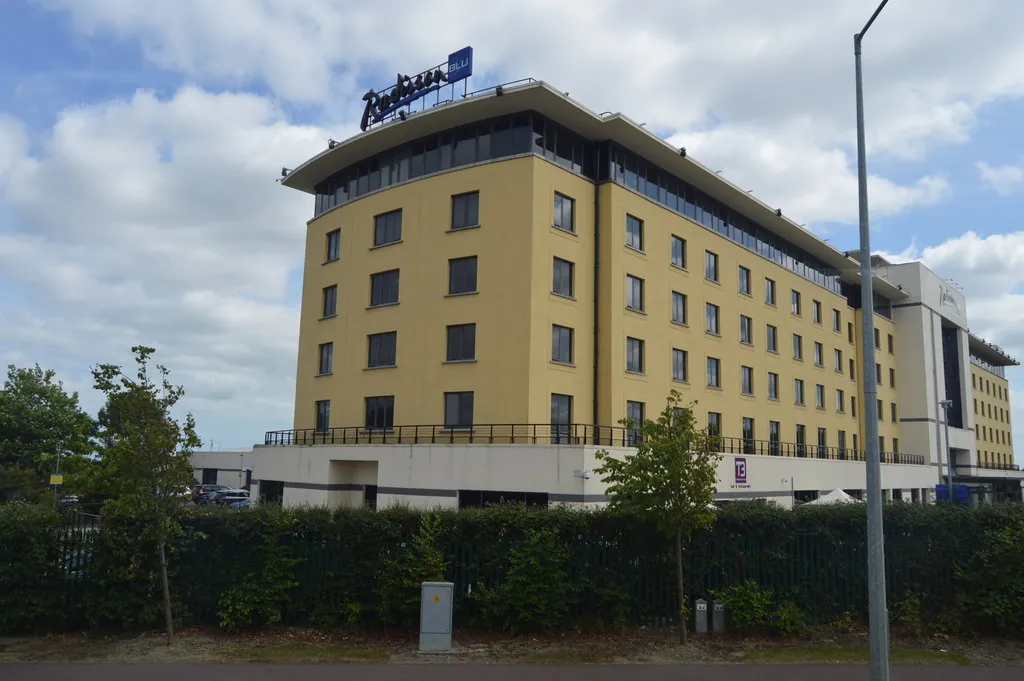 Où dormir près de l’aéroport de Dublin ? Cinq hôtels pour simplifier votre départ 2 Archive du bâtiment du Clayton Hotel Dublin Airport Central sous l’enseigne Radisson Blu