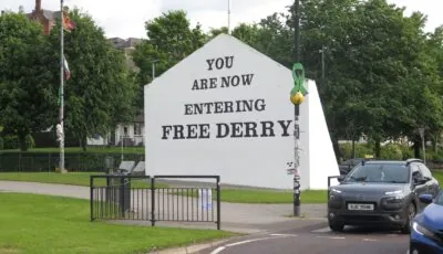 Free Derry Corner et son inscription You Are Now Entering Free Derry à Derry