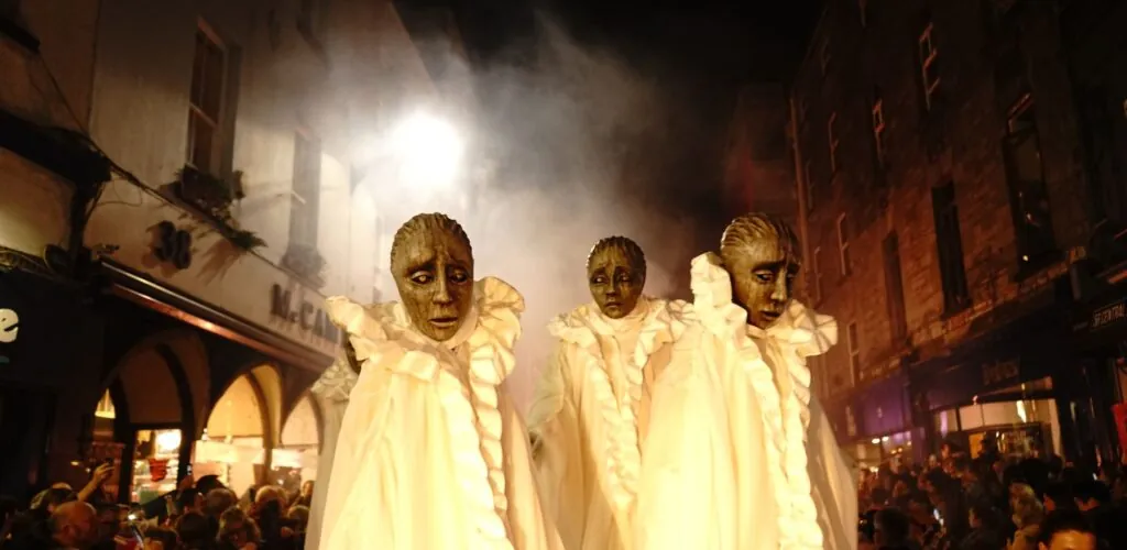 Halloween à Dublin : Macnas prépare une parade monumentale et gratuite