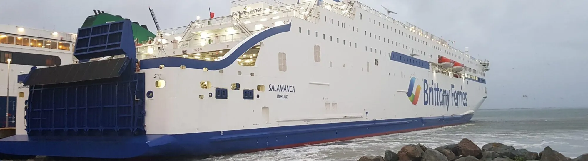 Prendre le ferry pour l’Irlande avec une voiture électrique : préparer la traversée